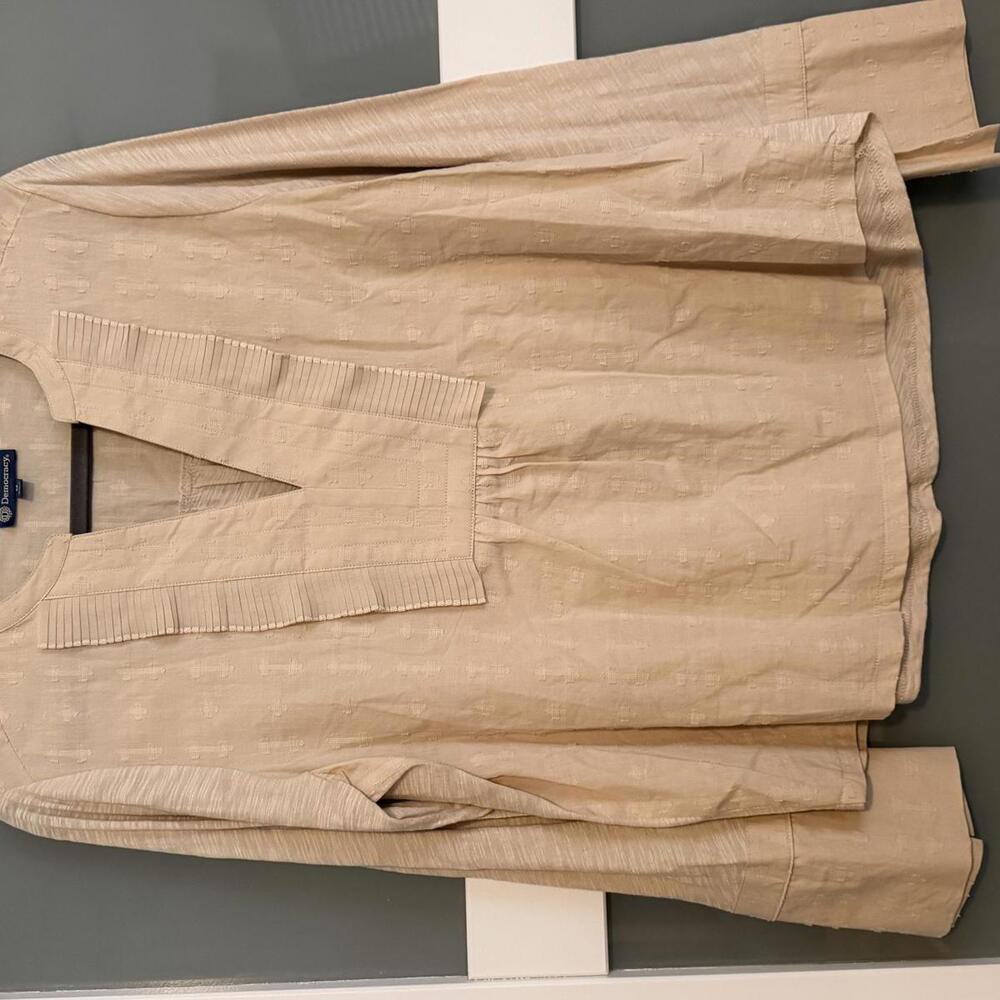 Democracy Beige Long Sleeve Women's Top Blouse Medium